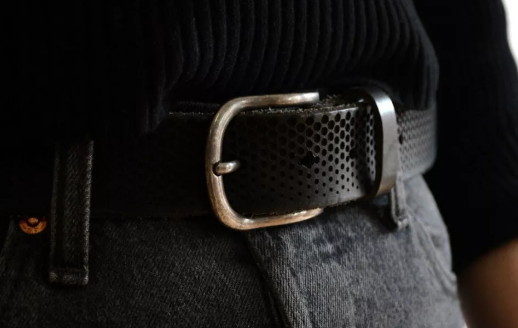 激光打標腰帶，秋冬也能擁有玲瓏曲線